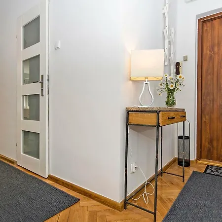 Апартаменты Sunny In Center Of