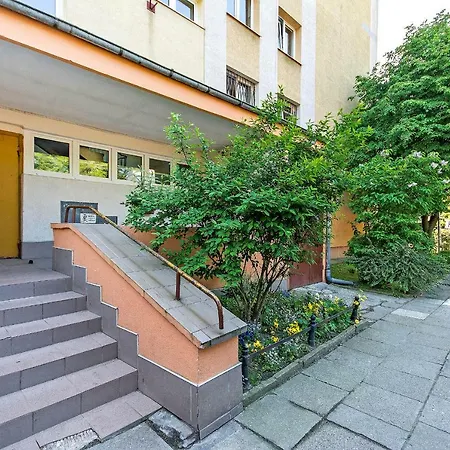 Sunny In Center Of Апартаменты *