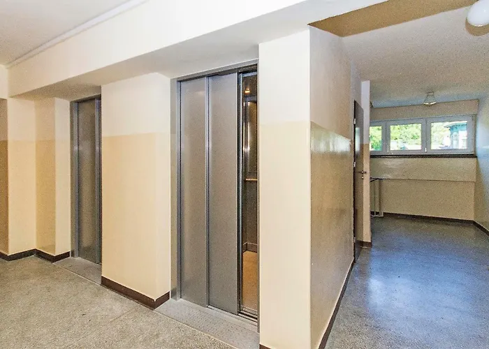 Sunny In Center Of سوبوت