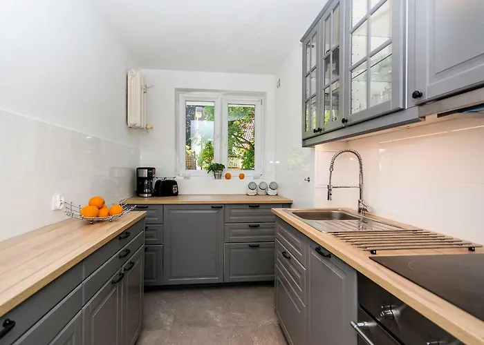 Sunny In Center Of شقة