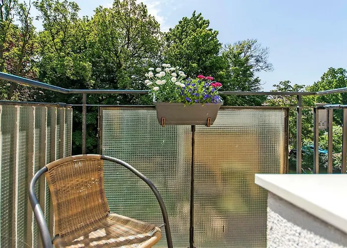 Sunny In Center Of شقة